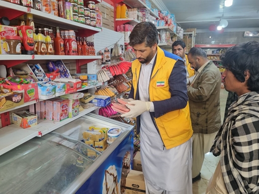 نظارت و بازدید دامپزشکی از مراکز تولید، توزیع و عرضه فرآورده‌ خام دامی در شهرستان مهرستان